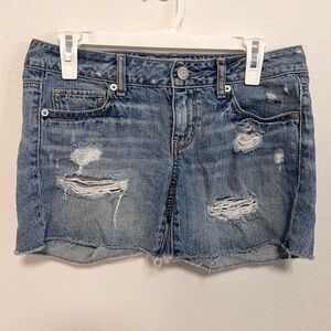 American Eagle distressed denim jean shorts. Size 4